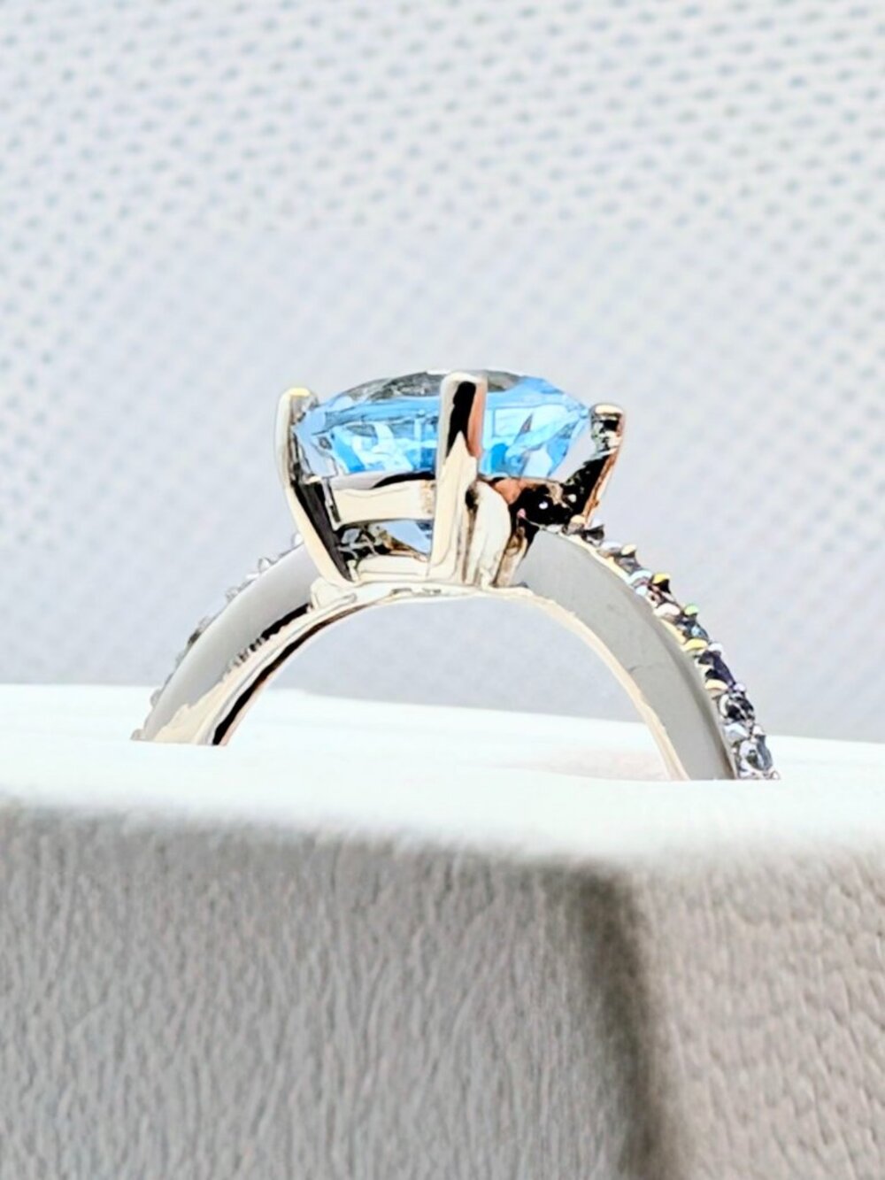 NEW Genuine Diamond and Blue Topaz Ring - Picture 4 of 12